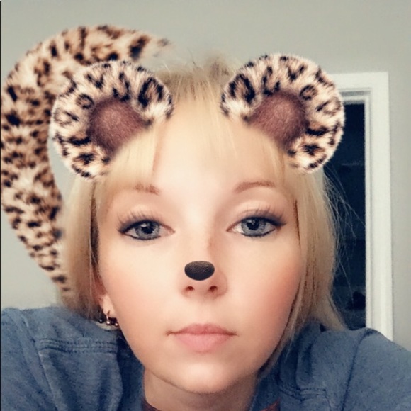 Meet your Posher, April - Picture 1 of 1